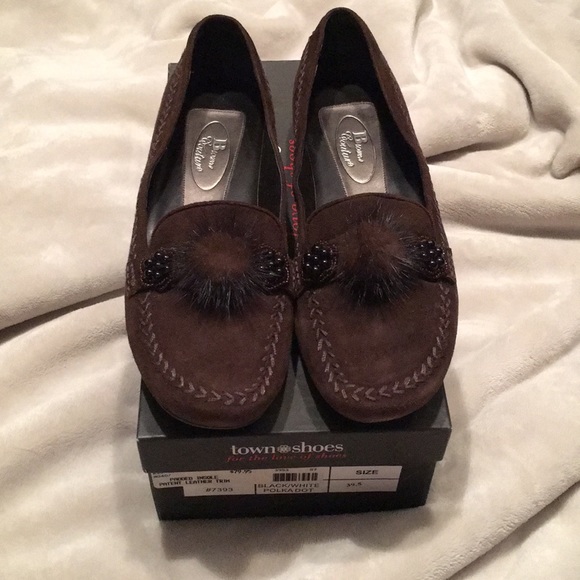 Gently worn Suede loafer from Browns. - Picture 7 of 7